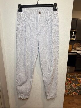 H&M Seersucker Ankle Pants Womens Size 8 Blue and White Stripe Paperbag Waist